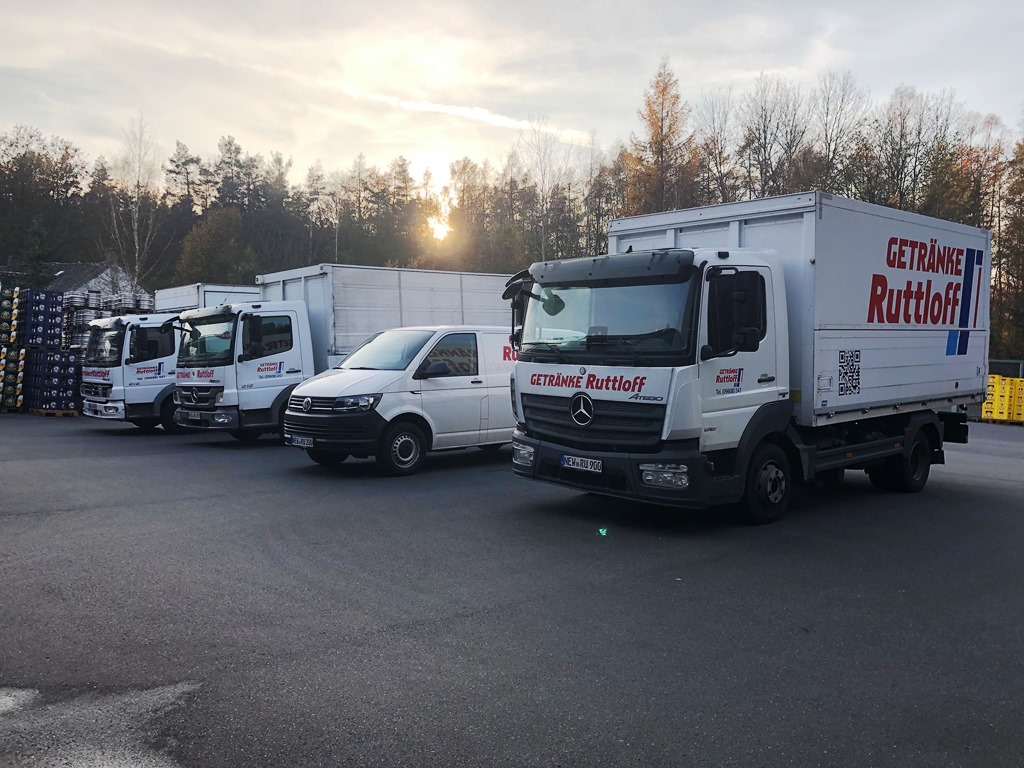Fuhrpark von Getränke Ruttloff – Lieferfahrzeuge bereit zur Auslieferung